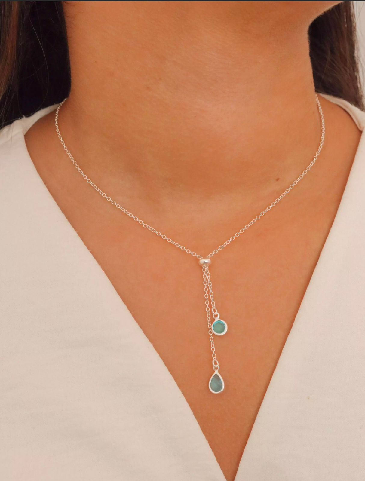 Colar gravatinha gota azul