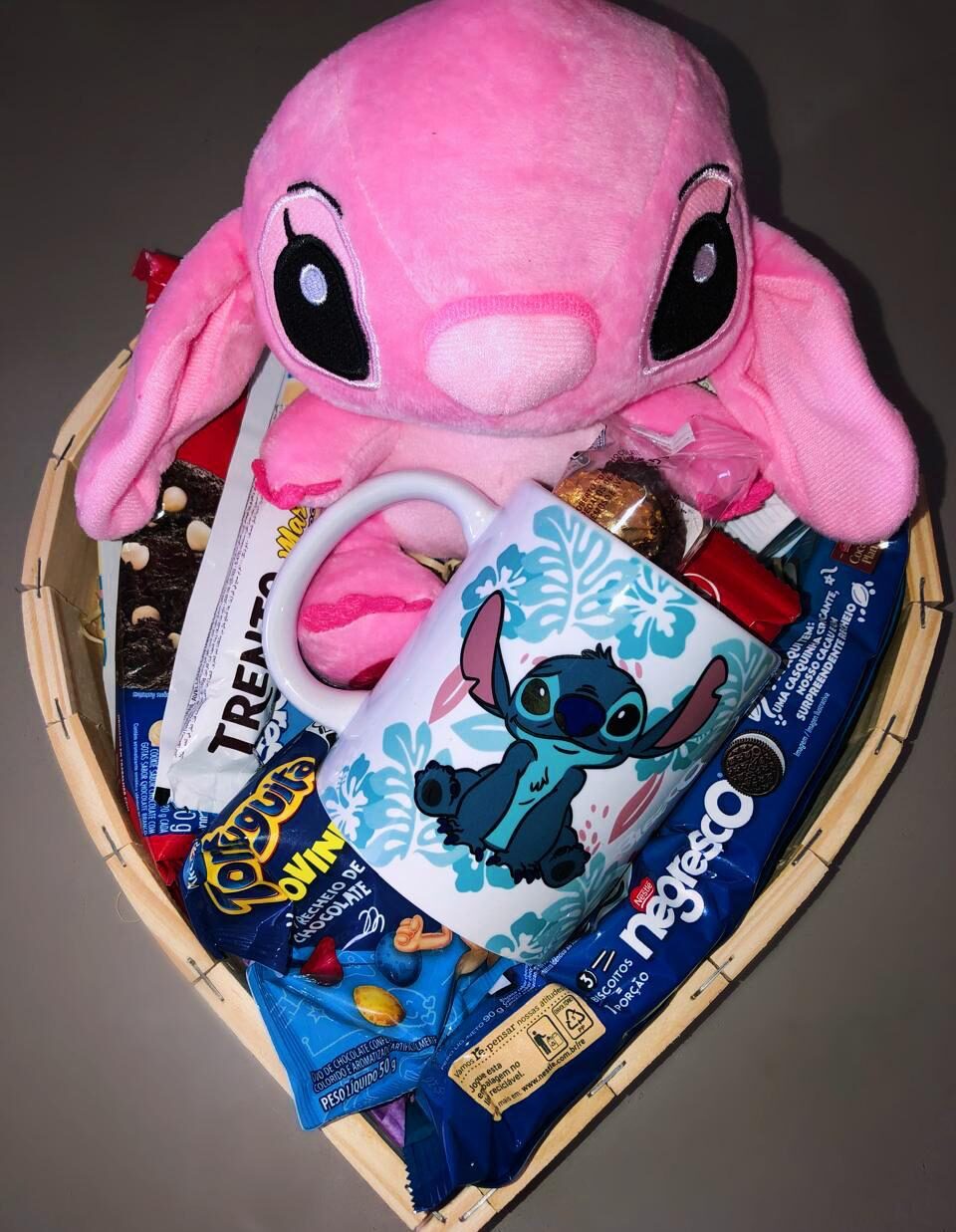 Cesta Stitch com Doces e Mimos
