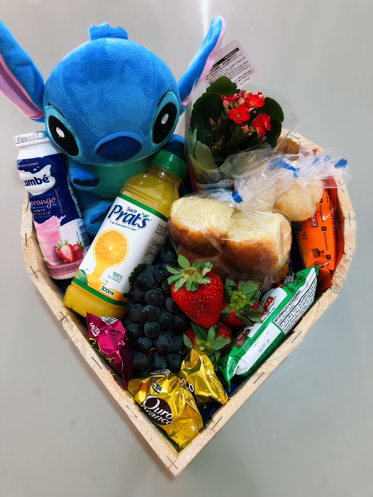 Cesta de Café da Manhã Especial com Pelúcia Stitch