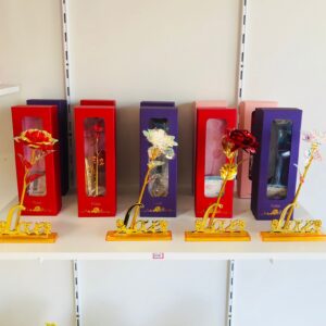 Rosa Encantada Decorativa com Base “Love”
