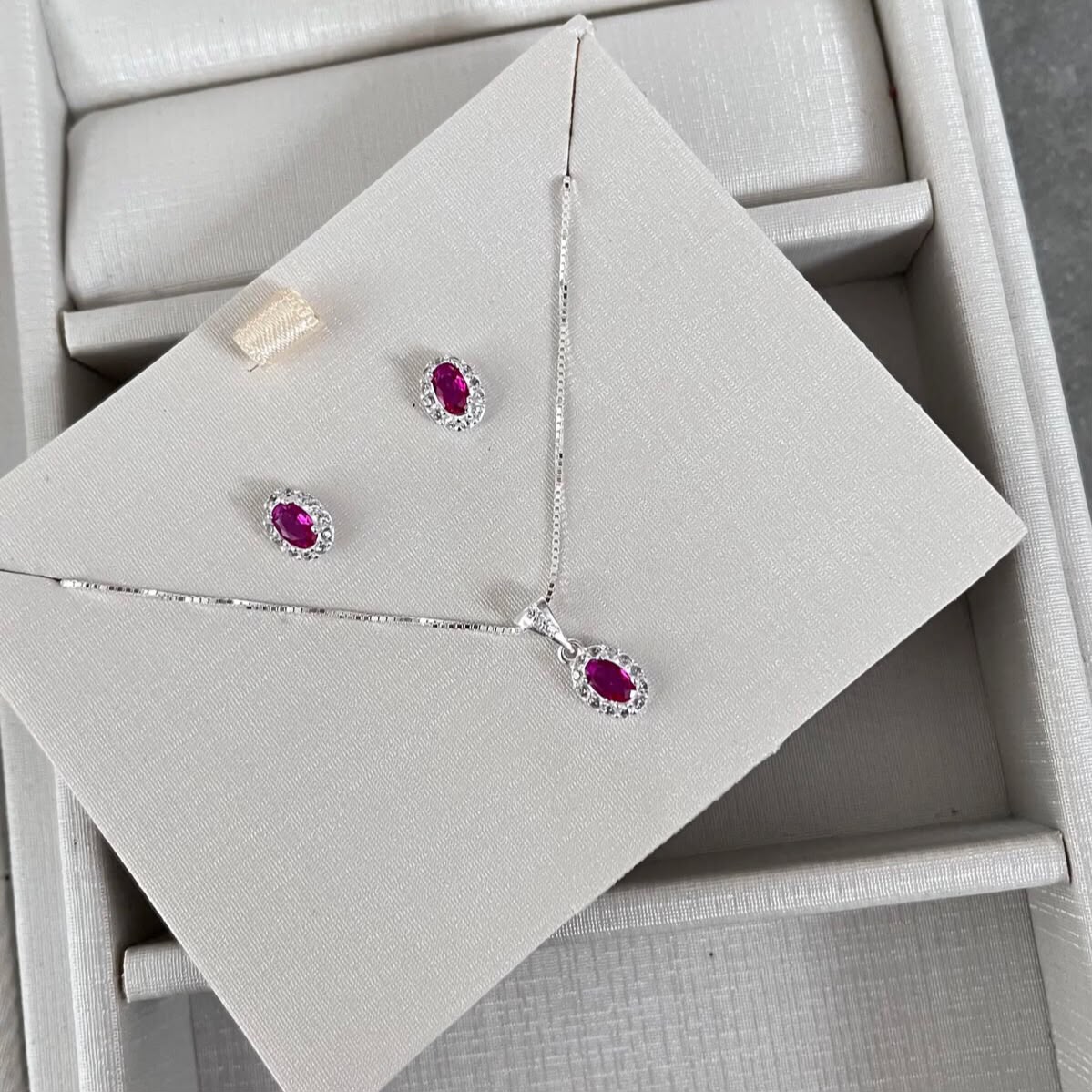 Conjunto Rosa Cravejado em Prata 925